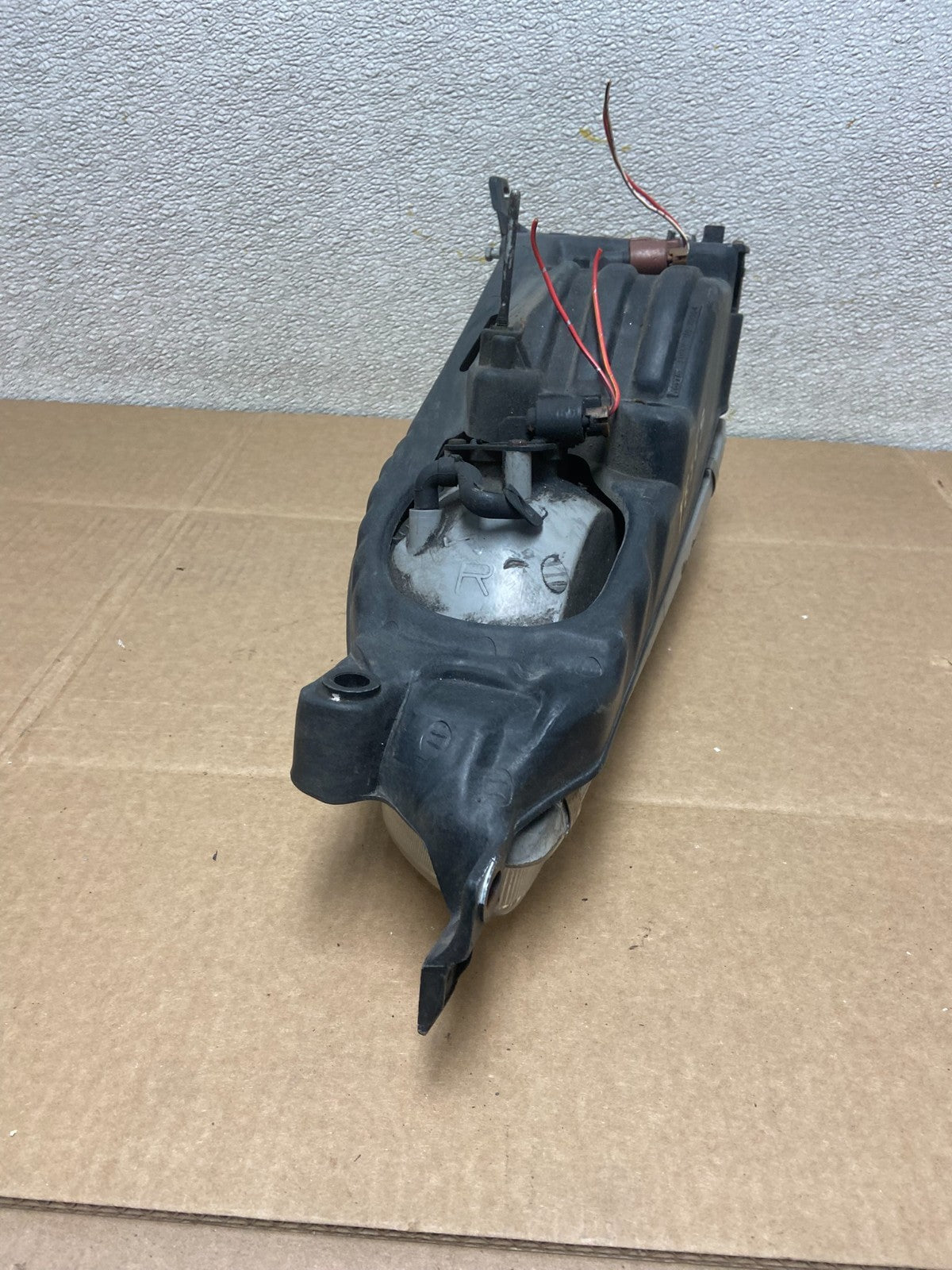 1995 to 1996 Toyota Camry Right Passenger RH Side Headlight OEM Y8365 DW8