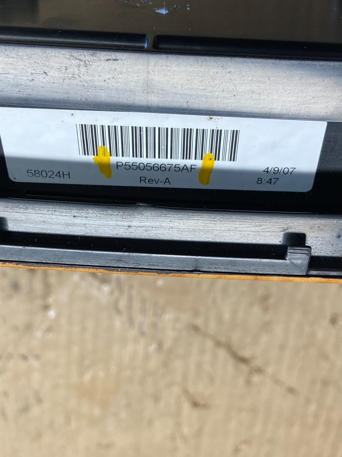 2007-2009 Chrysler Aspen Heat Climate Temperature Control Radio Bezel AE1979 DG6