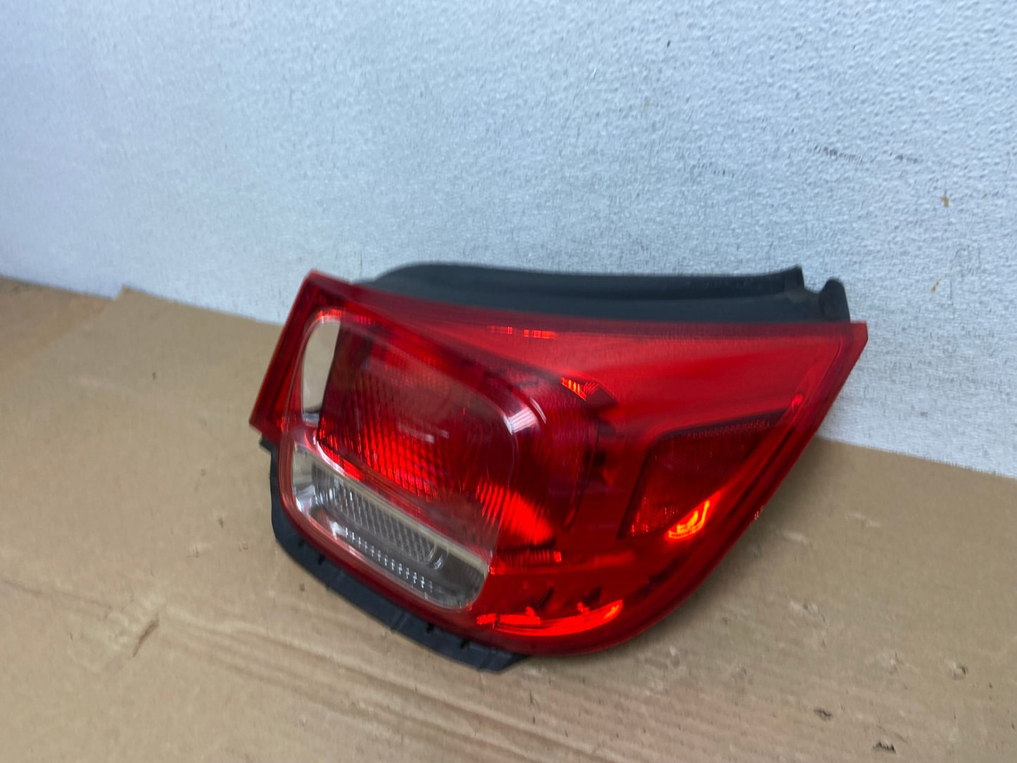 No Led Trim 2013-2015 Chevrolet Malibu Right Passenger Side Tail Light AC3935 LK1