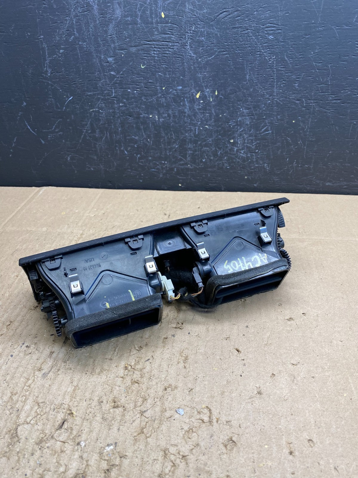 2010 to 2013 BMW X5 X6 Center Console Dash Air Vent OEM AC4705 DG3