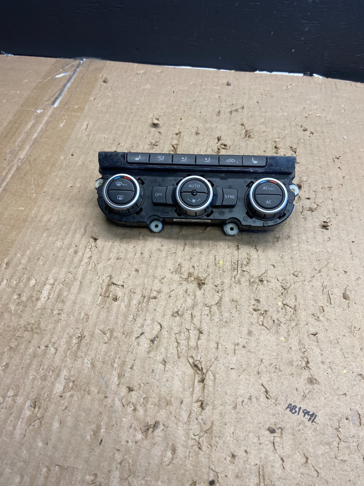 2009 - 2011 Volkswagen CC Center Climate Control Panel AC Heater ab5735  DG0