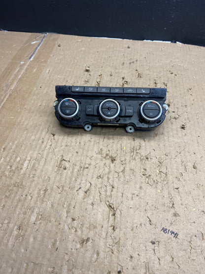 2009 - 2011 Volkswagen CC Center Climate Control Panel AC Heater ab5735  DG0