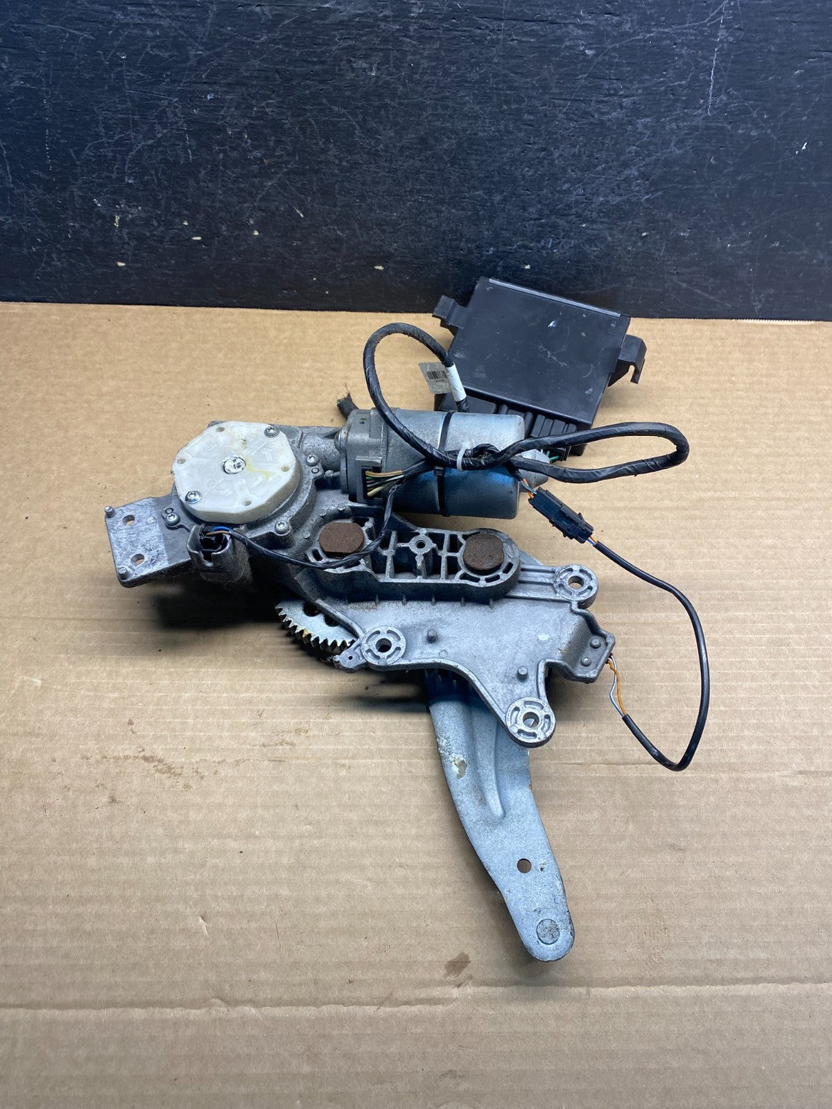 2013 to 2016 GMC Acadia Power Liftgate Control Module AF7504 DG0