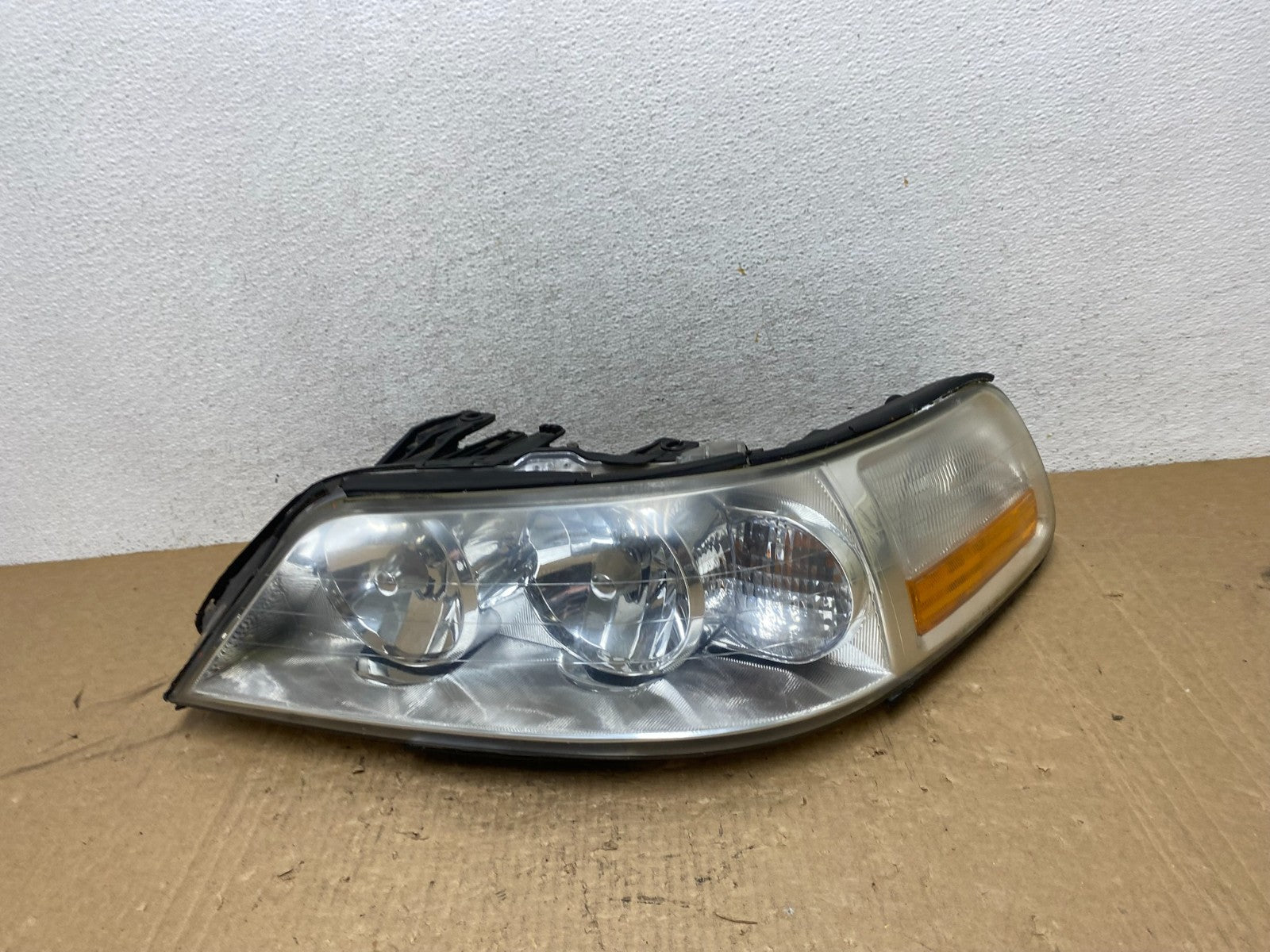 2005 to 2011 Lincoln Town Car Left Driver LH Side Headlight AG1181 DW0