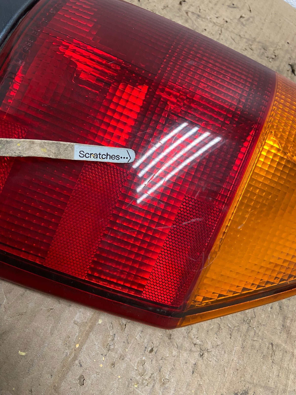 2002-2009 GMC Envoy Right Passenger RH Side Tail Light Oem AB9876 DW3