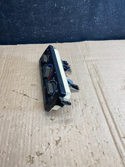 1999 to 2002 Chevrolet Silverado HVAC Heater Climate Control Module AE1845 DG2