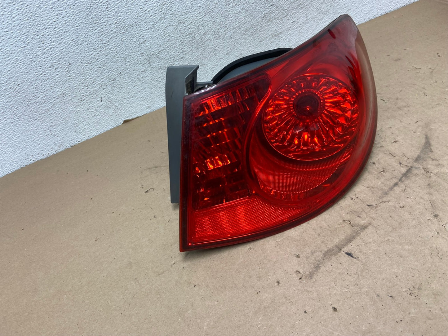 2007 to 2010 Hyundai Elantra Sedan Right Passenger Side Tail Light AG4221 LK2