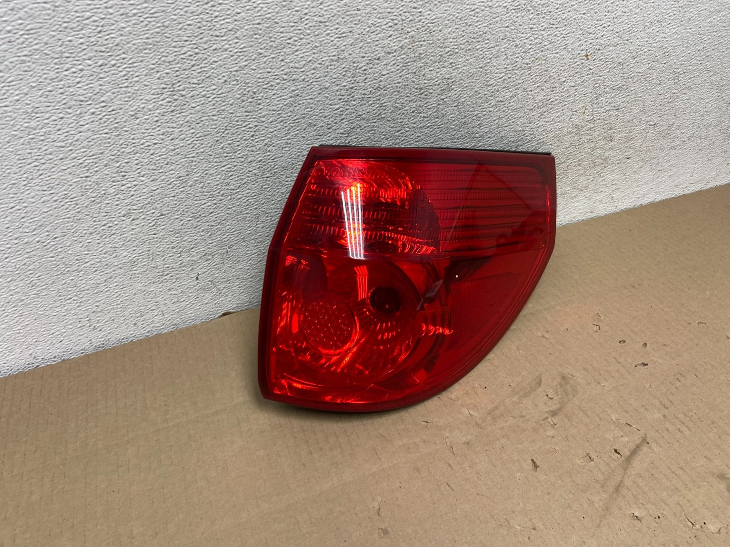 2006 - 2010 Toyota Sienna Right Passenger Side Tail Light AG5857 DW2