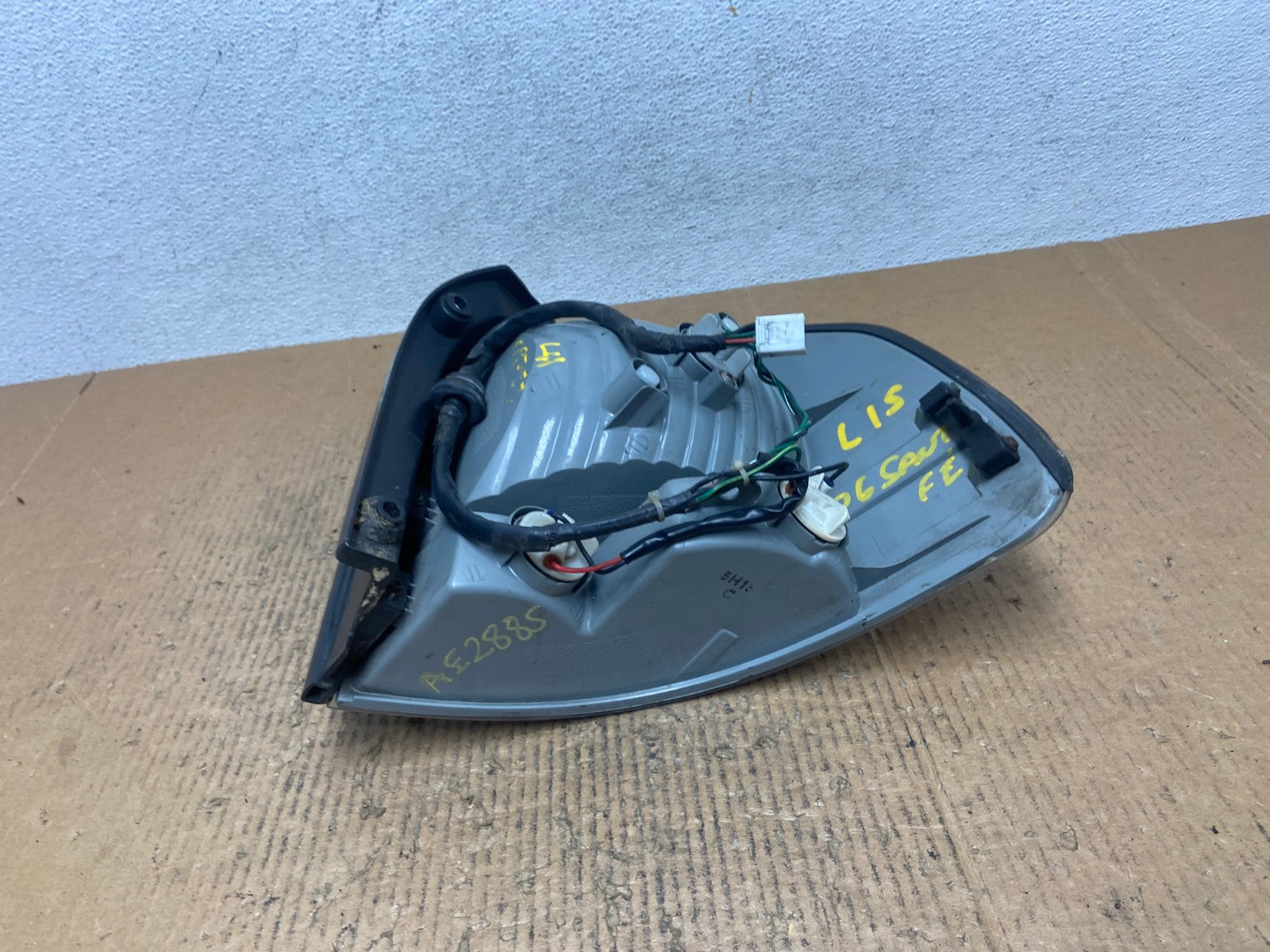 2005 to 2006 Hyundai Santa Fe Left Driver Side Tail Light AE2885 LK6