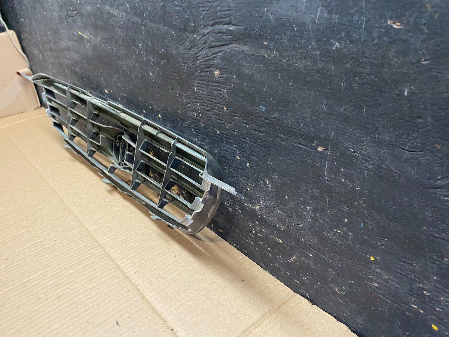 2003 to 2004 Toyota Corolla Front Upper Grill Grille Aftermarket T6539 DG8