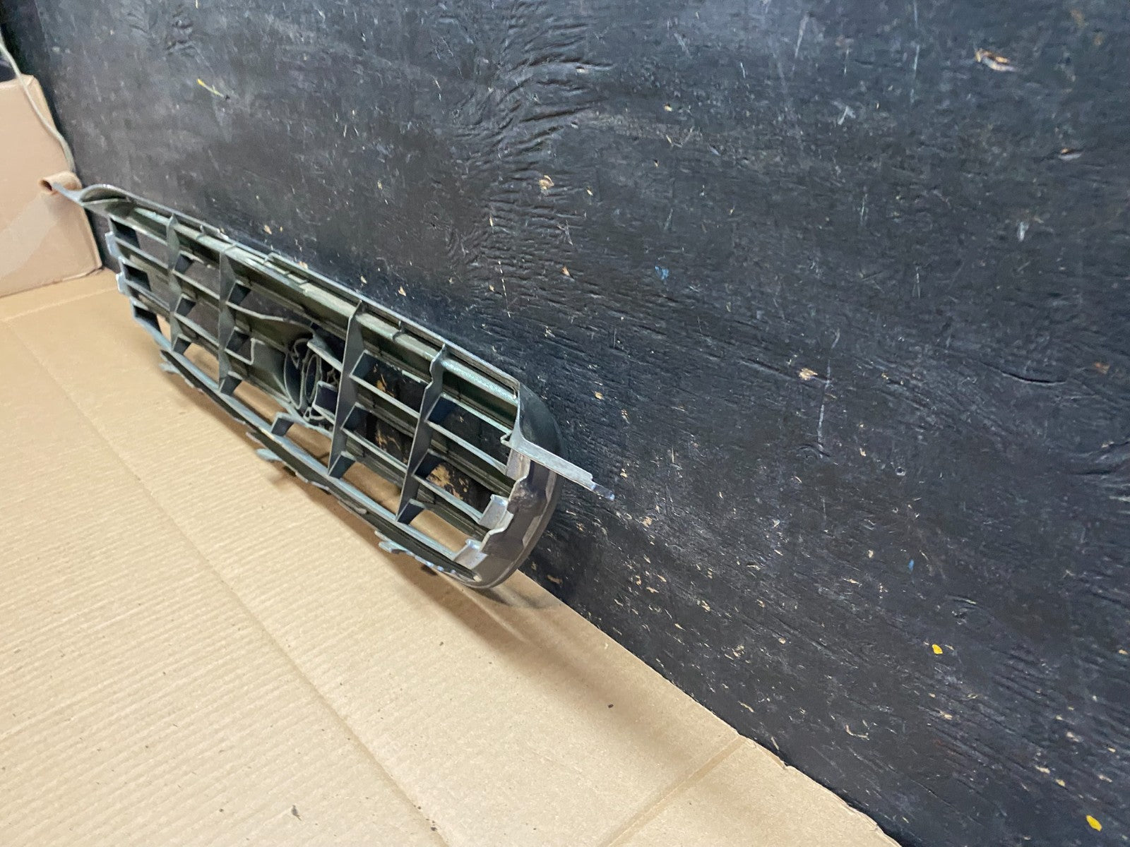 2003 to 2004 Toyota Corolla Front Upper Grill Grille Aftermarket T6539 DG8