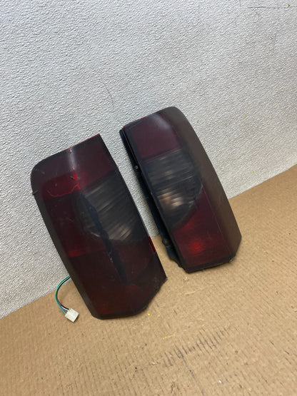 2002 2003 2004 Nissan Xterra Left+Right Side Tail Lights Oem W3865 DW2
