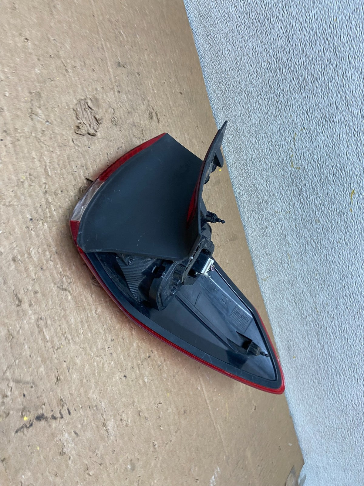 2013 to 2016 Ford C-Max Right Passenger RH Side Tail light z3671 DG6