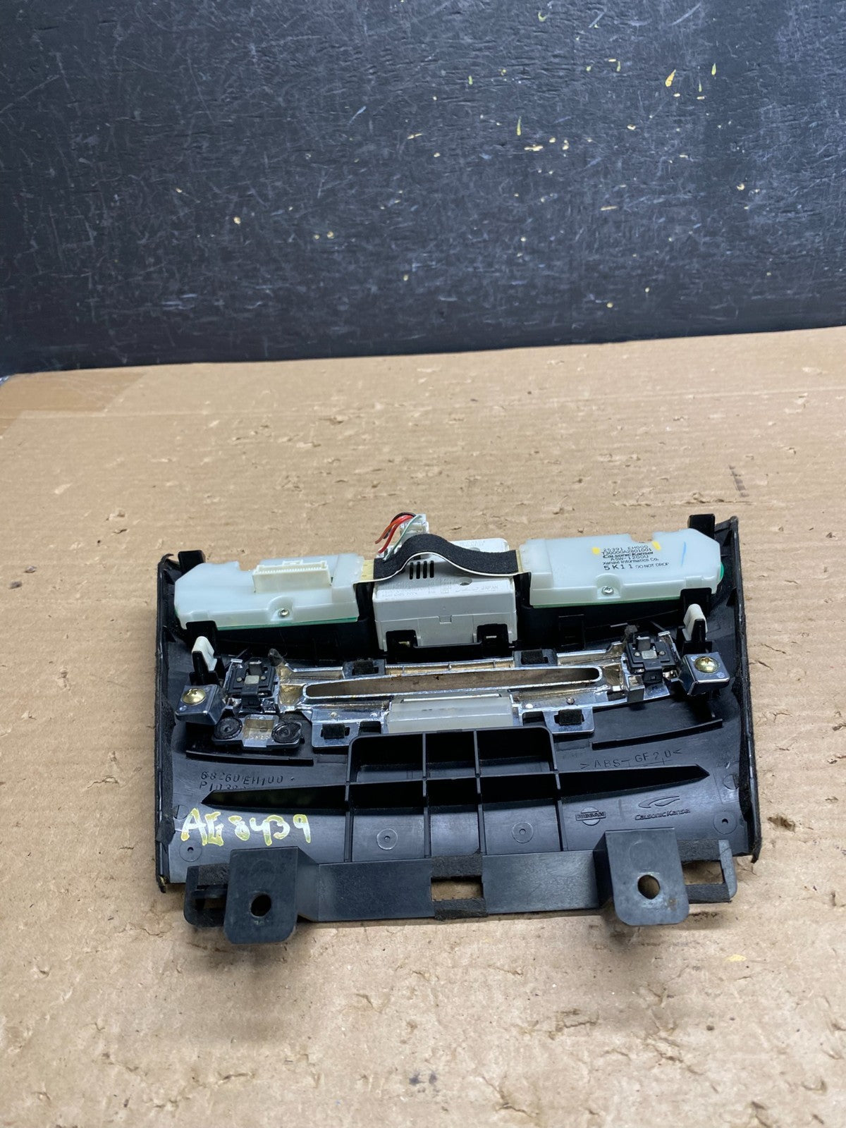 2006 to 2007 Infiniti M35 M45 Radio Audio Control Panel AG8439 DG6