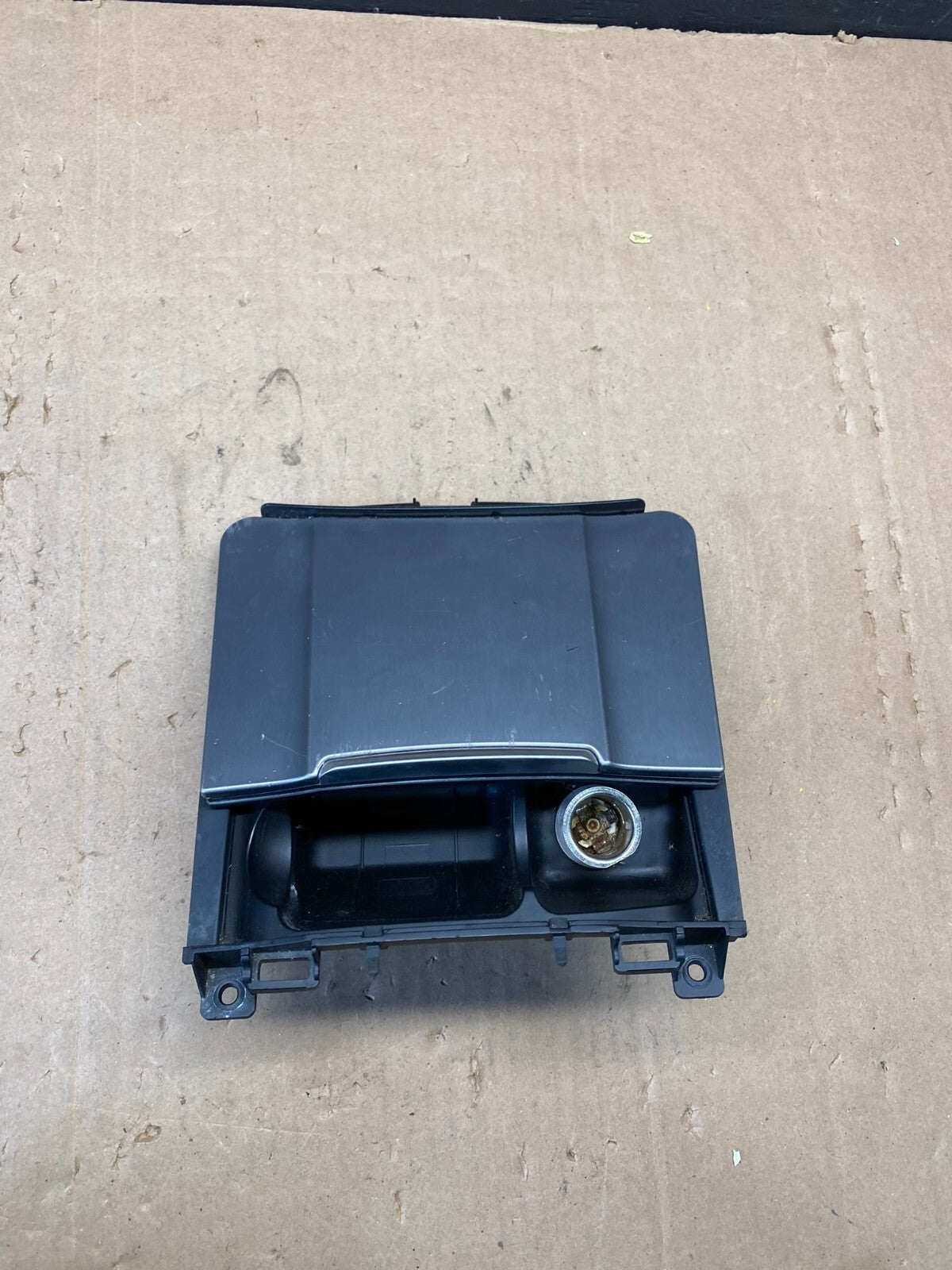 2011 2012 2013 Hyundai Equus Front Center Console Ash Tray M1580 DG1
