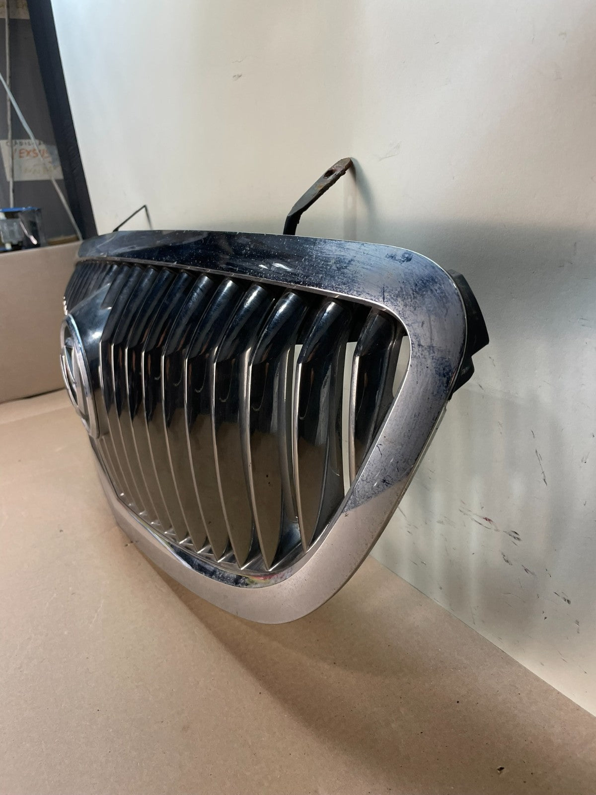 2008 to 2012 Buick Enclave Front Upper Grill Grille AI8620 DG1