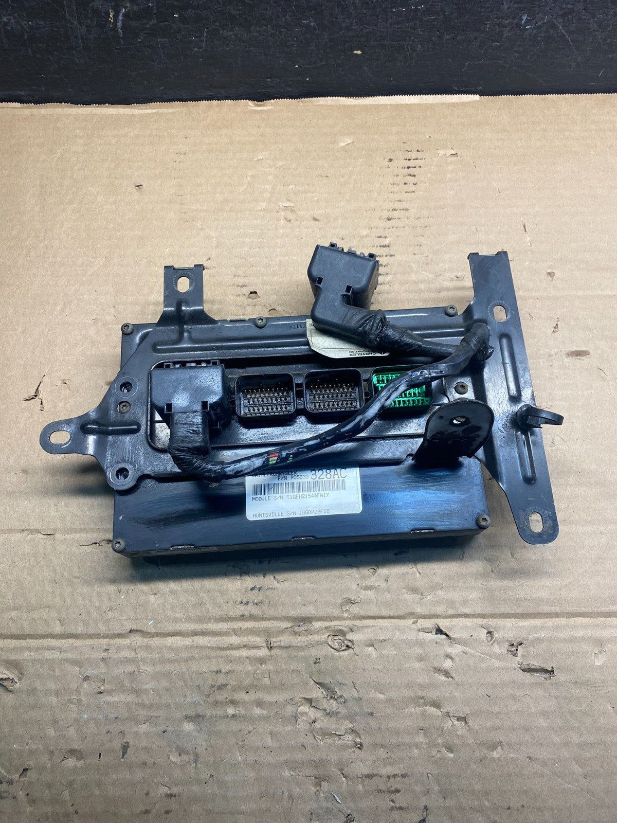 2004 2005 Chrysler PT Cruiser 2.4L Engine Computer Module ECM ECU AD9366 DG0