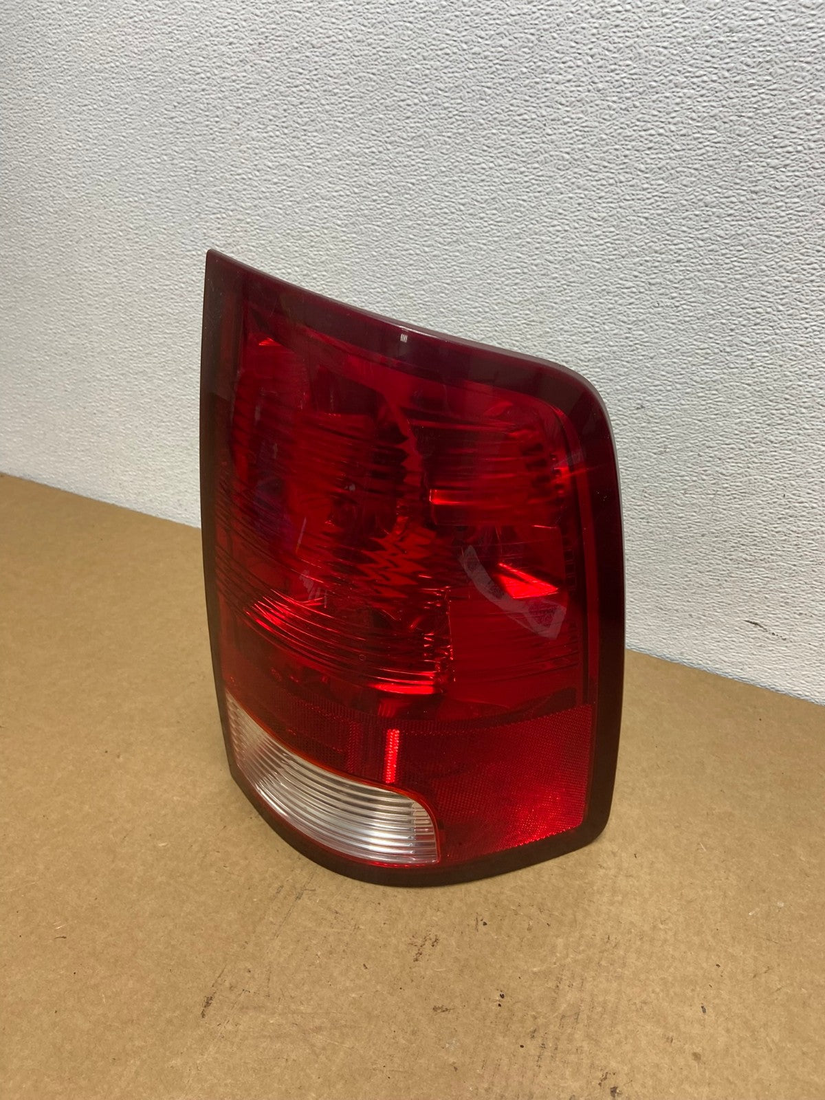 2010 to 2018 Dodge Ram 1500 Right Passenger RH Side Tail Light Oem AC1758 LK0