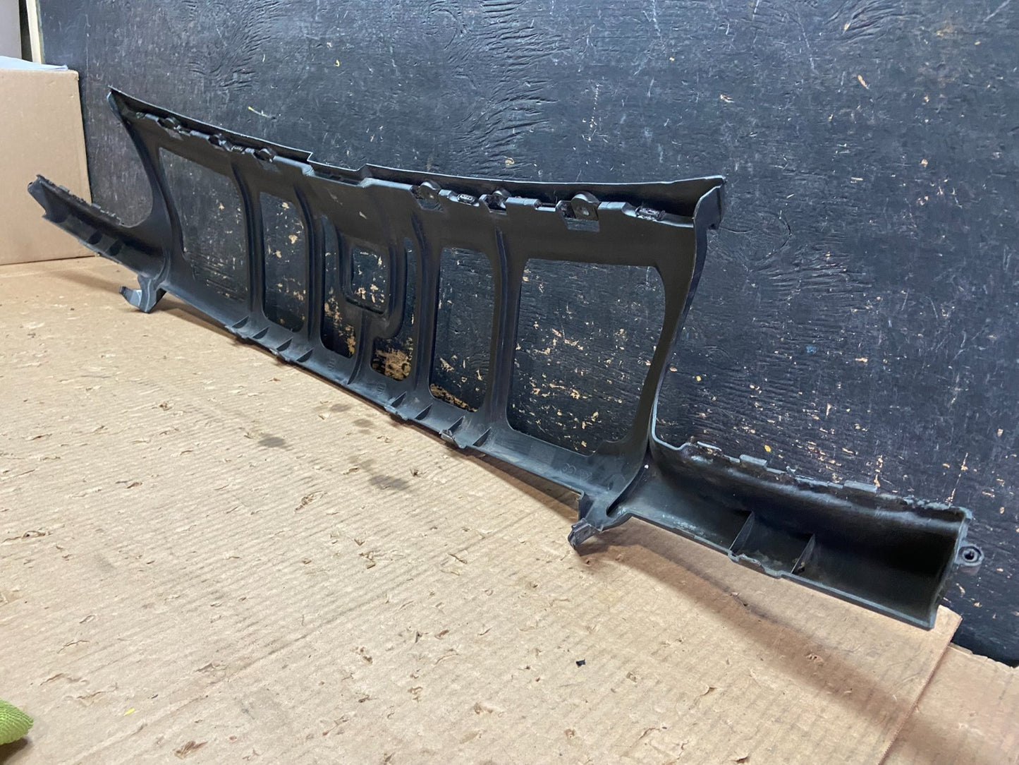 2008 to 2010 Porsche Cayenne Front Under Bumper Garnish 7L5853915 z3245 DG6