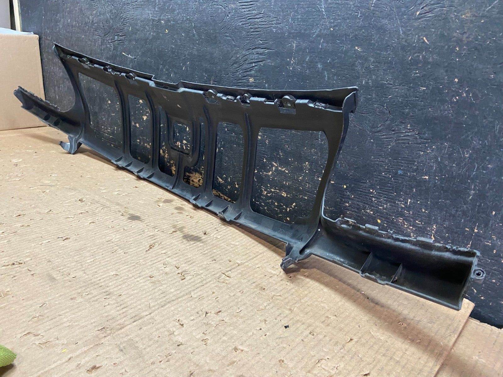 2008 to 2010 Porsche Cayenne Front Under Bumper Garnish 7L5853915 z3245 DG6