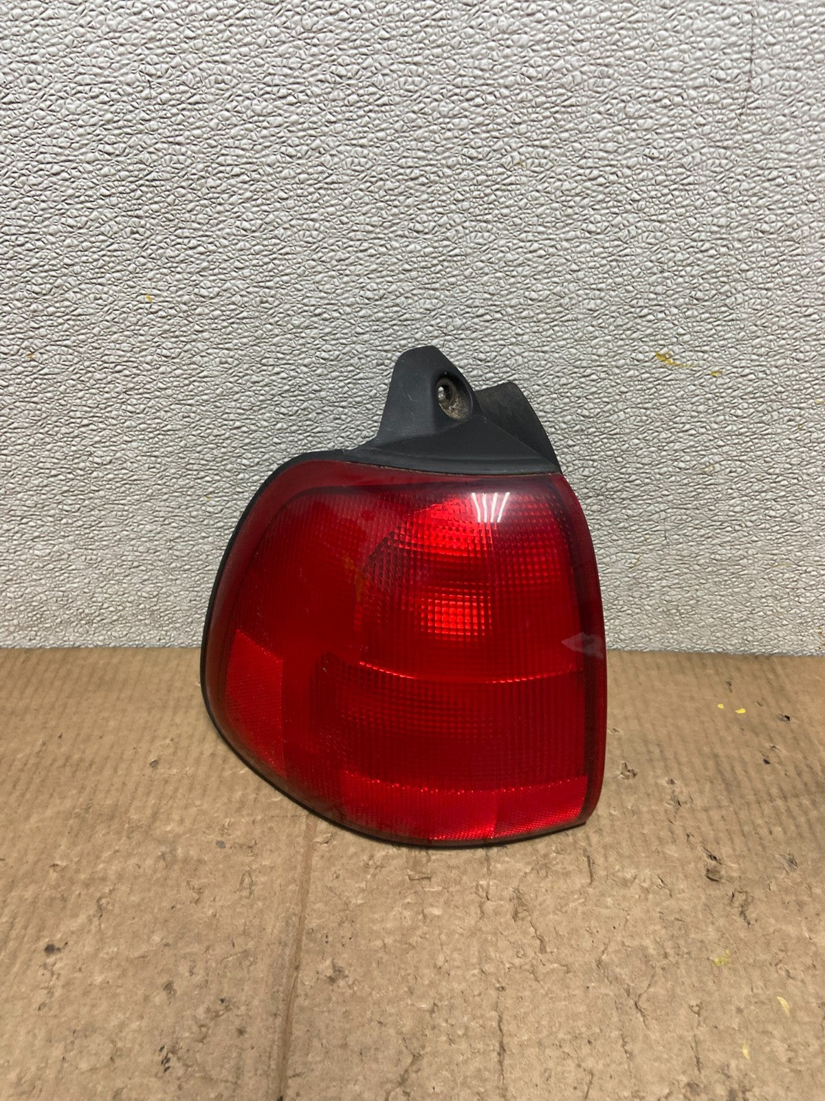 1998 to 2002 Suzuki Esteem Station Wagon Left Driver Side Tail Light AA71300