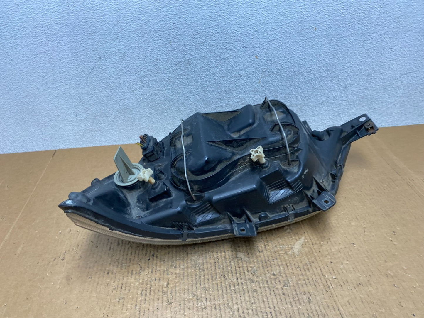 2005 to 2006 Mercedes Sprinter Right Passenger Headlight Halogen AE1607 DG4