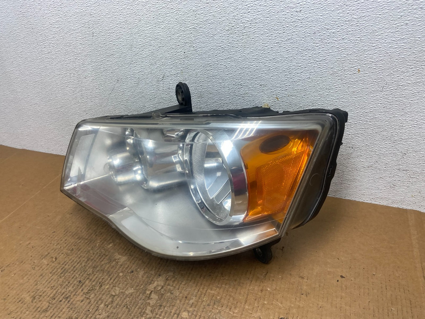 2008 to 2016 Chrysler Town and Country Left Driver Lh Side Headlight AE2838 DW1