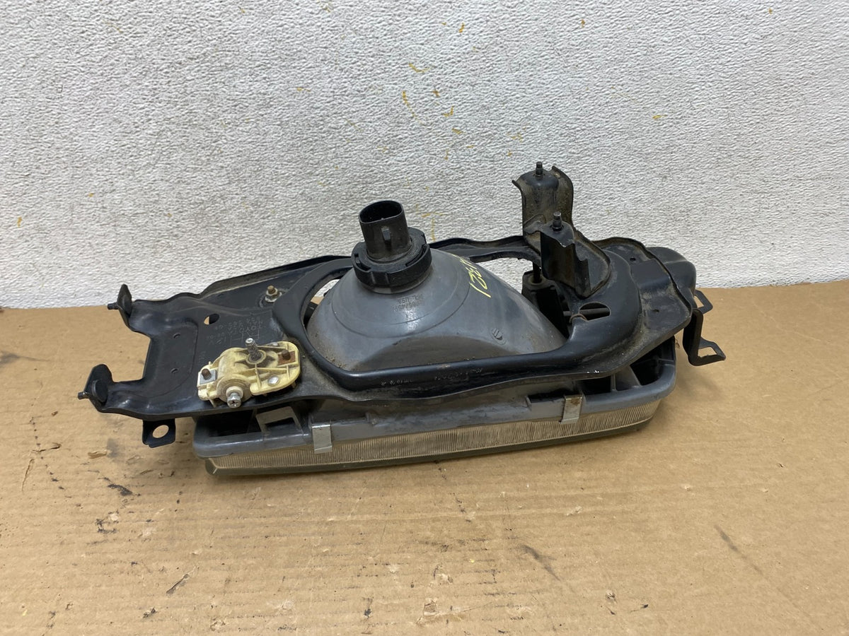 1987 to 1991 Toyota Camry Right Passenger RH Side Headlight AH4321 DG3