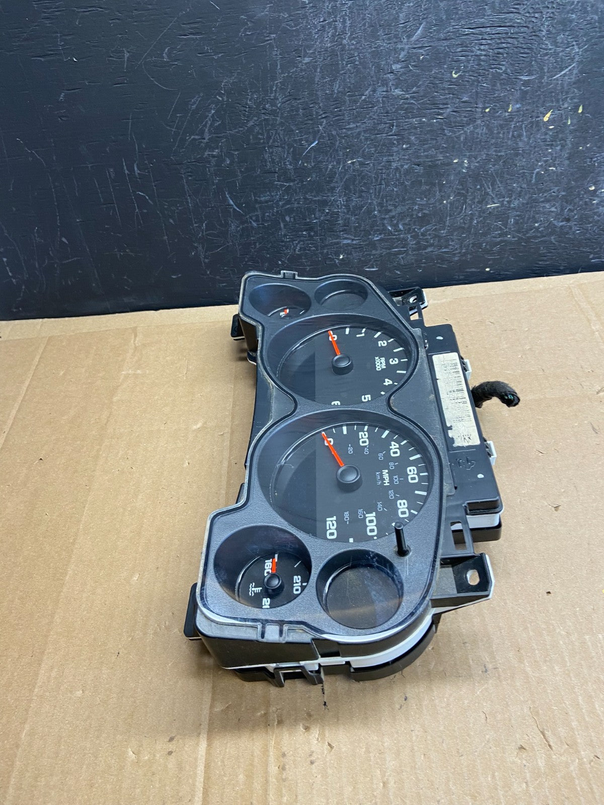 2007 to 2013 Chevrolet Silverado Suburban Cluster Gauge Speedometer OE ad2157 DG2