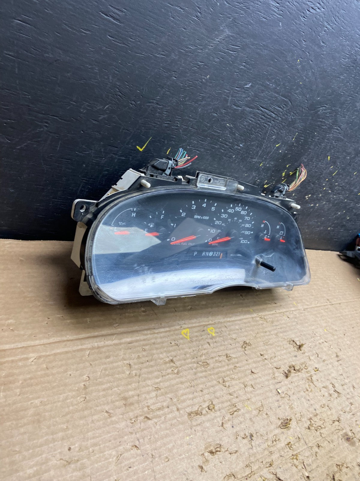 2006 Ford E350 Gauge Speedometer Cluster OEM w3400 DG2
