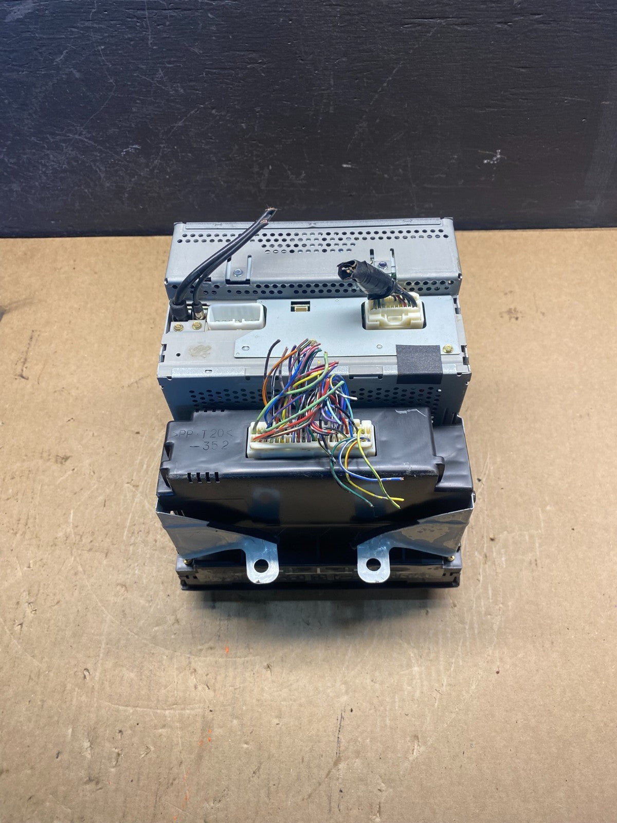 2000-2004 Toyota Avalon Radio Stereo 6 CD Tape Player Climate Control AC7098 DG5