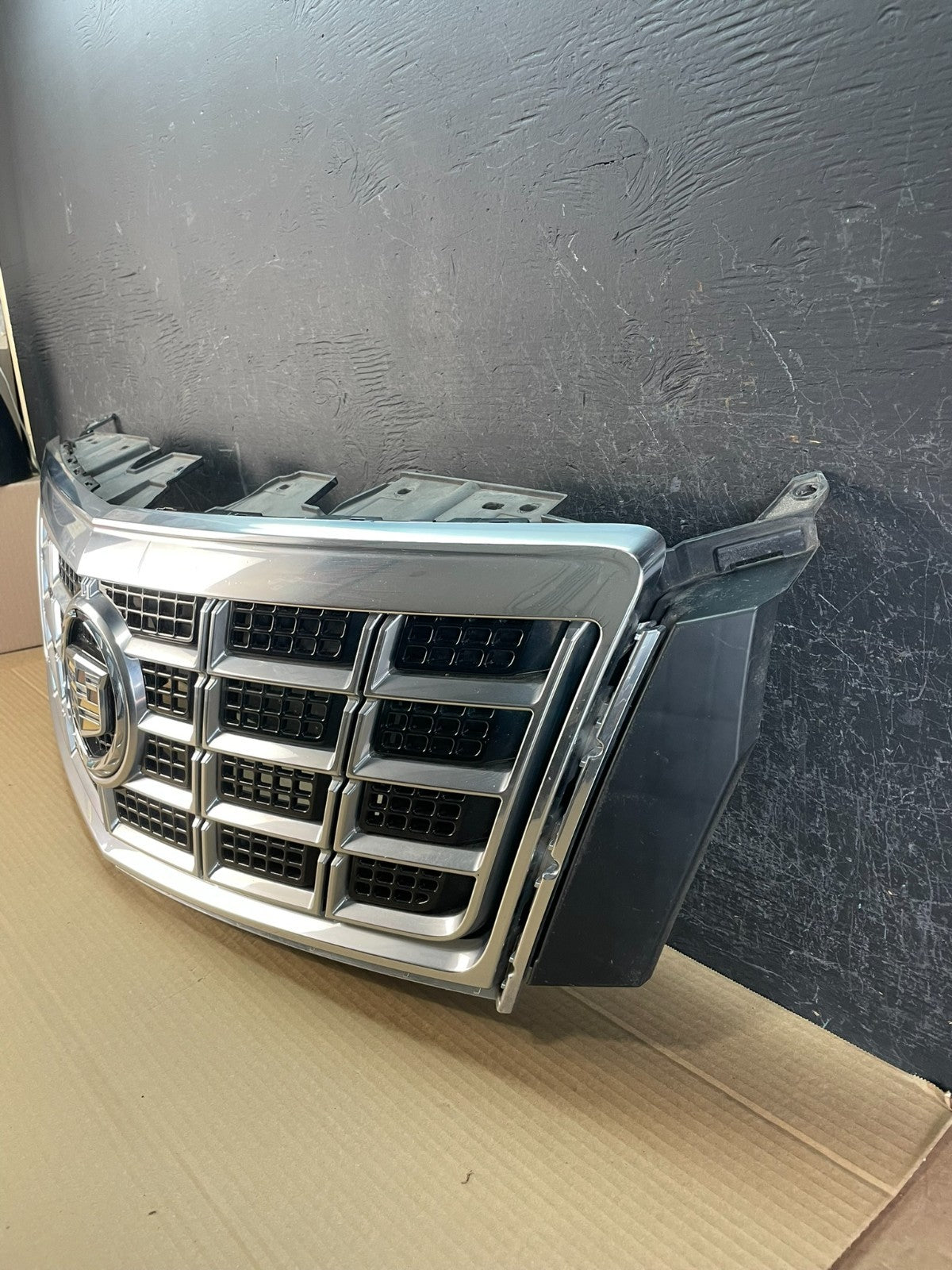 2013 2014 2015 Cadillac XTS Front Upper Grill Grille AE8597 DG1