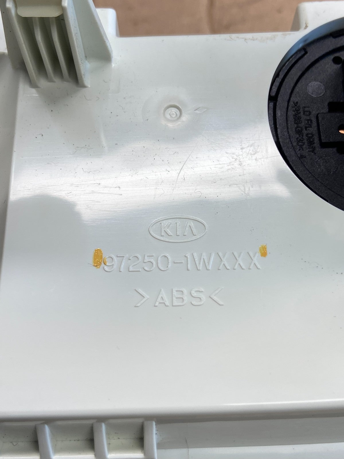 2012- 2015 Kia Rio Climate Control Panel Trim Air Vents V7560 DG4