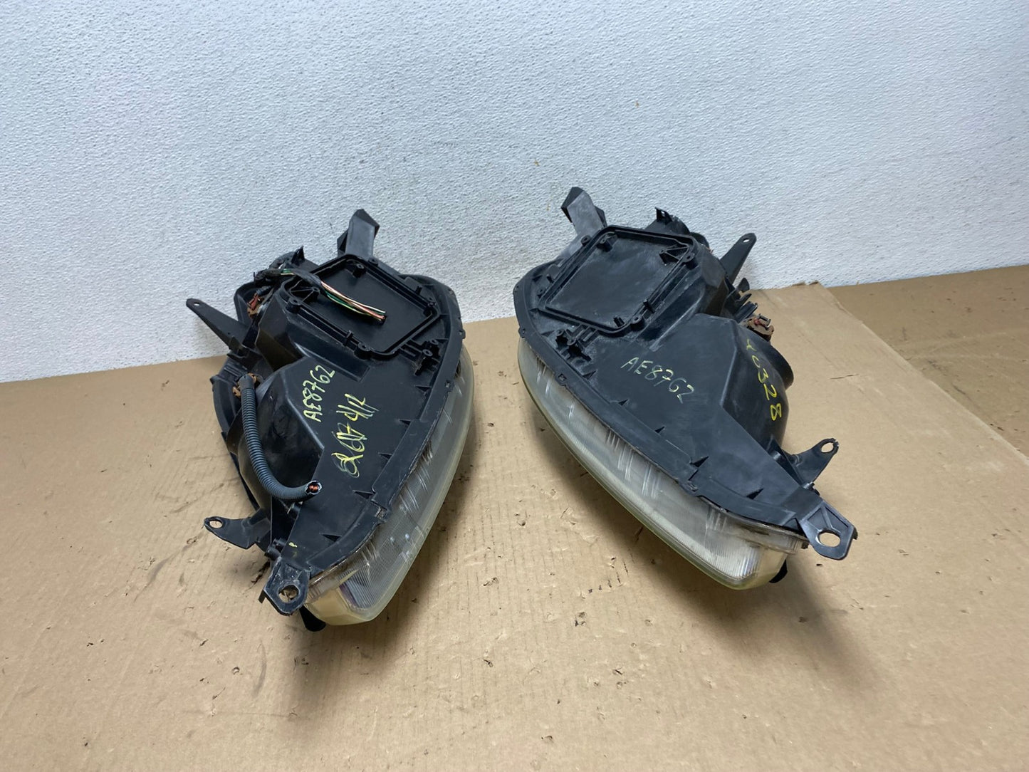 2004 2005 Toyota Sienna Driver Left+Right Set Side Halogen Headlights AE8762 LK11