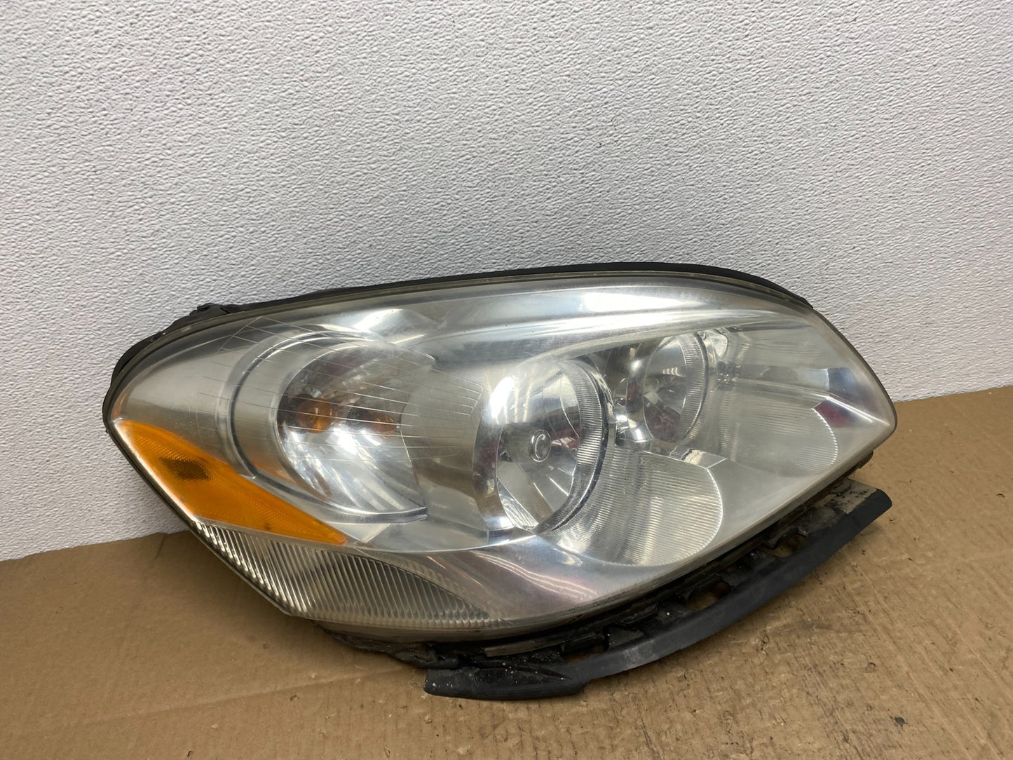 2006 to 2008 Buick Lucerne Right Passenger Side Halogen Headlight OEM AB8494 DW0