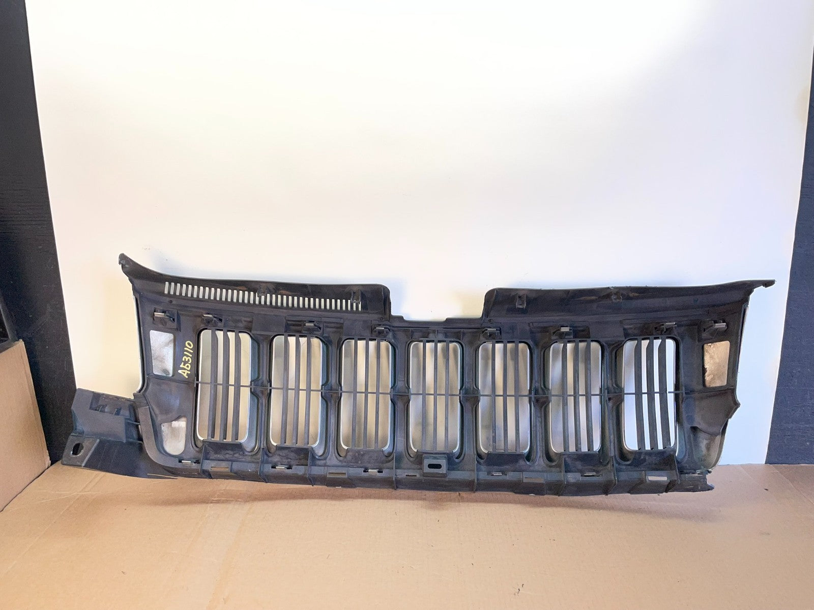 2011 to 2013 Jeep Grand Cherokee Front Upper Grill Grille AG3110 DG5