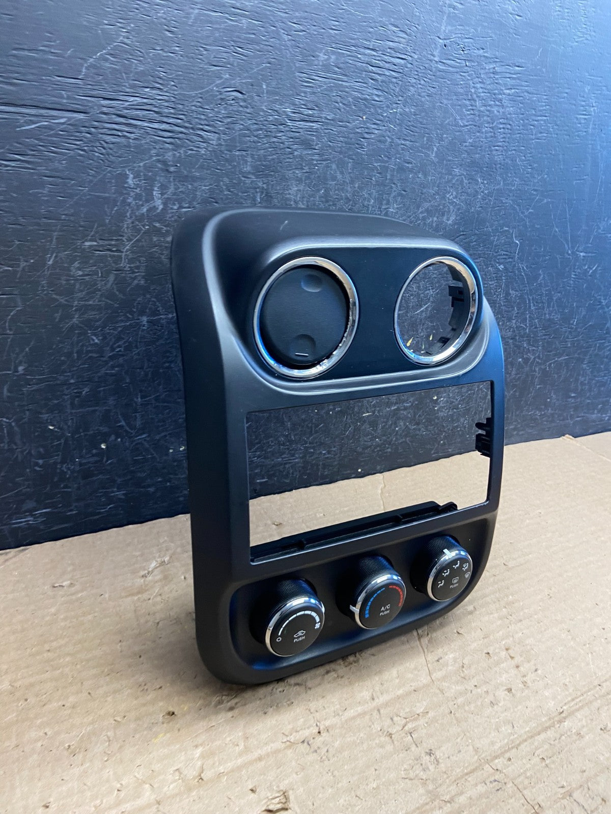 2011 to 2017 Jeep Compass Dash Climate Temperature Control Radio Bezel AF2237 DW2