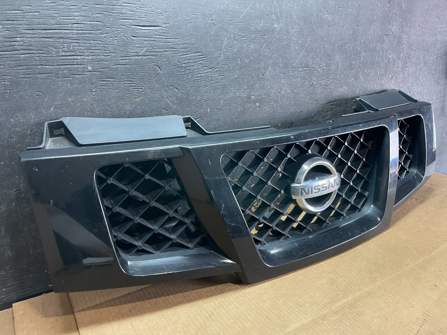 2008-2015 Nissan Armada Front Upper Grill Grille OEM AA9061 DG1