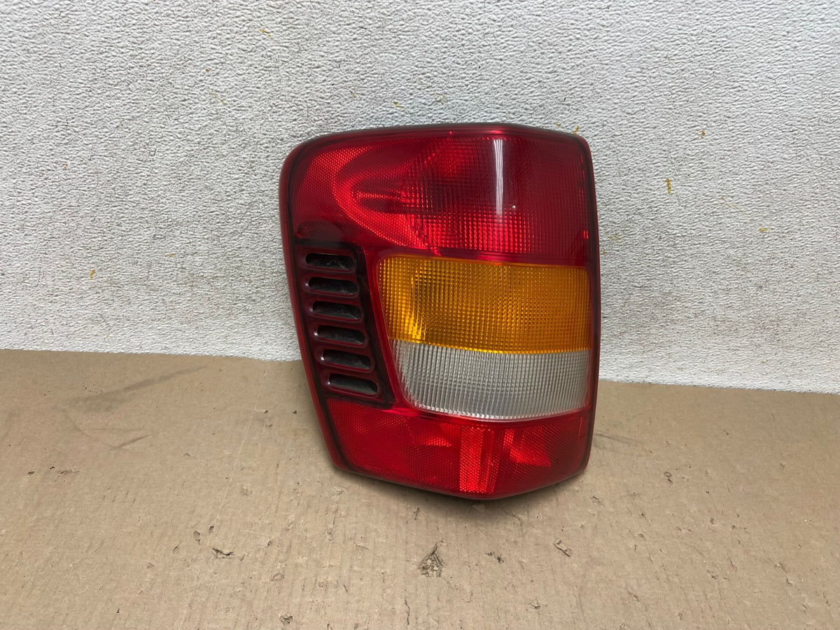 1999 - 2004 Jeep Grand Cherokee WJ Left Driver Lh Tail Light AH6943 LK0