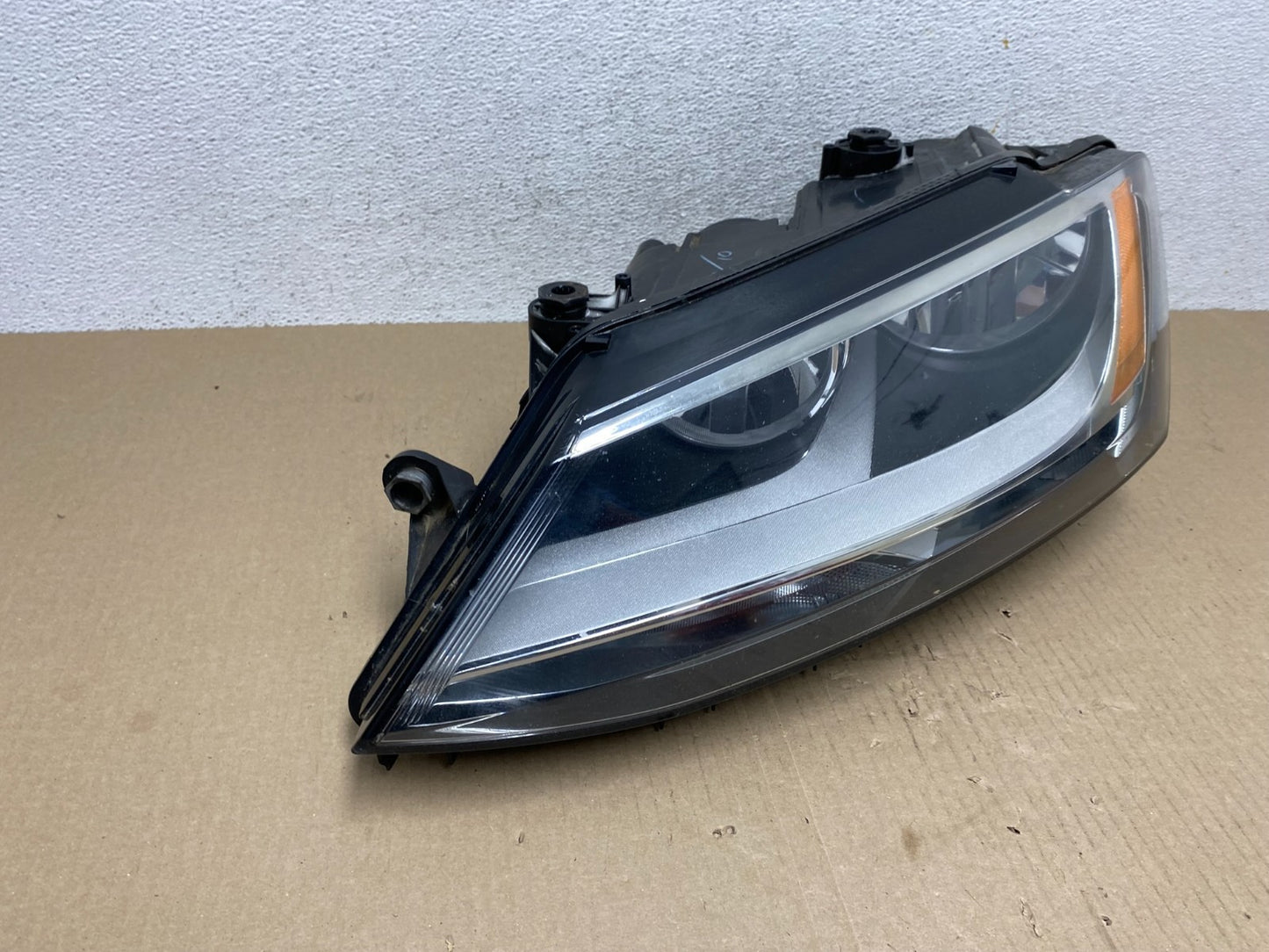 2011 to 2014 Volkswagen Jetta Left Driver LH Headlight Halogen AF5834 DW2