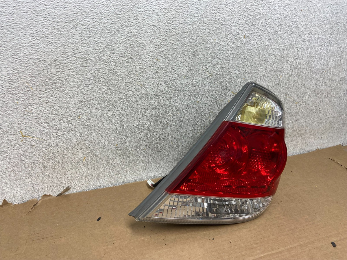 2005 to 2006 Toyota Camry Tail Light Right Passenger Side AH3109 DW2