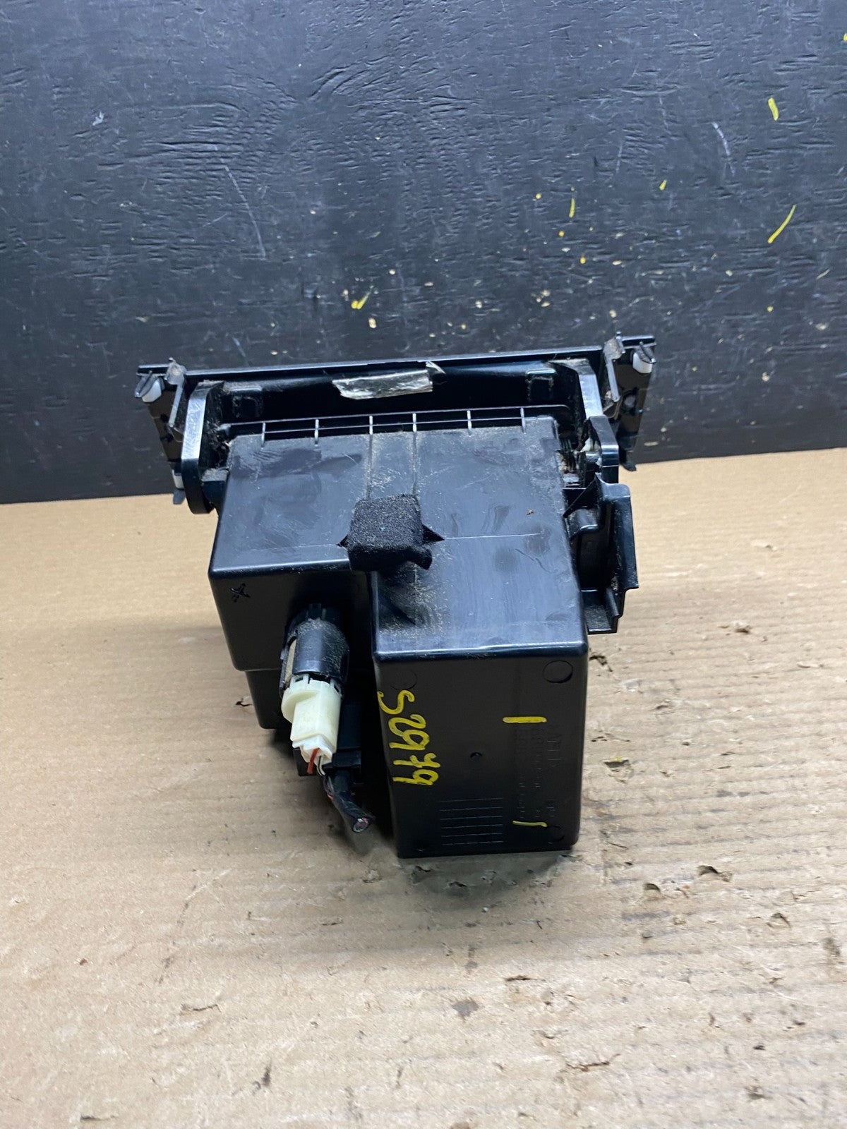 2007 - 2011 Toyota Camry Console Center Storage Dash 58804-06370 S2979 DG4