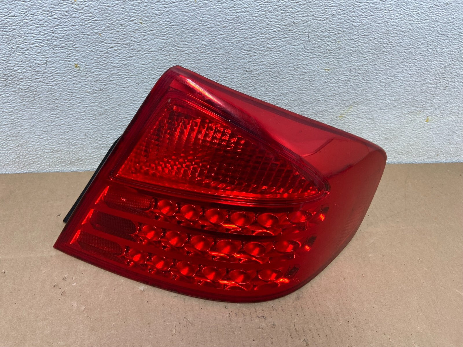 2003 to 2004 Infiniti G35 Right Passenger Rh Side Tail Light E09970