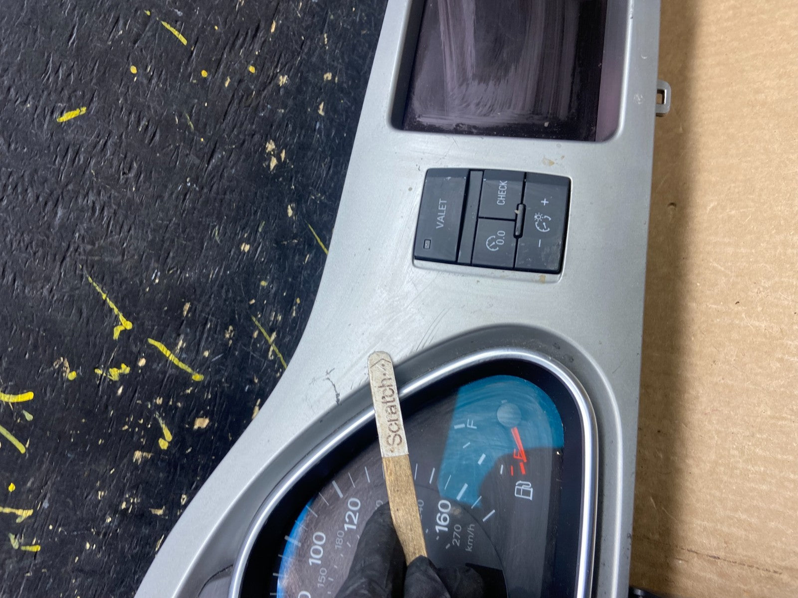 2007 - 2009 Audi Q7  Speedometer Cluster Gauge Screen Radio Bezel Trim  Z4274 DG1