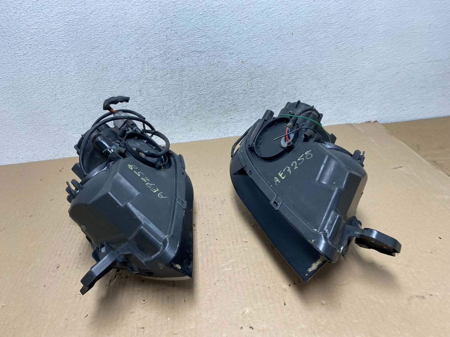 2006 to 2007 Subaru Impreza Left+Right Set Side Halogen Headlight AE7258 DG9