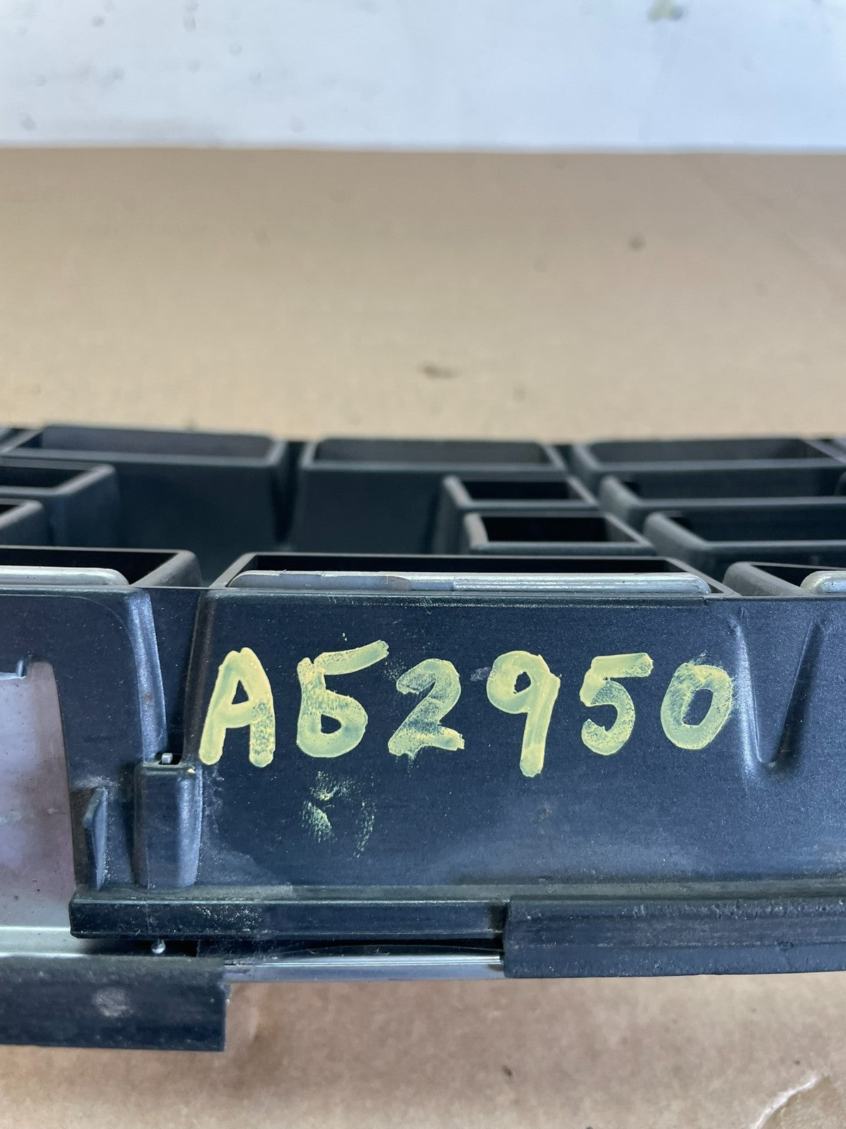 2003 to 2013 Volvo XC90 Front Upper Grill Grille AG2950 DG5