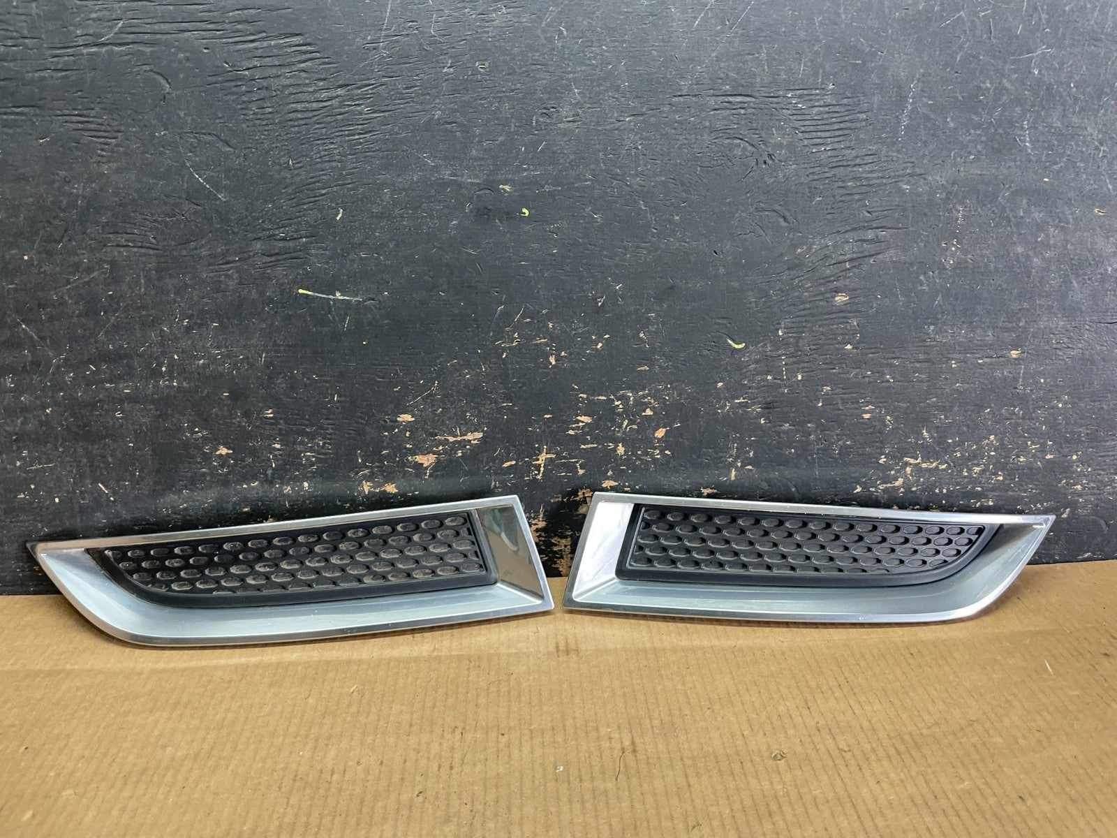 2013 2014 2015 GMC Acadia Front Left+Right Set Grille Bezel Bumper Oem AA9203 DG0