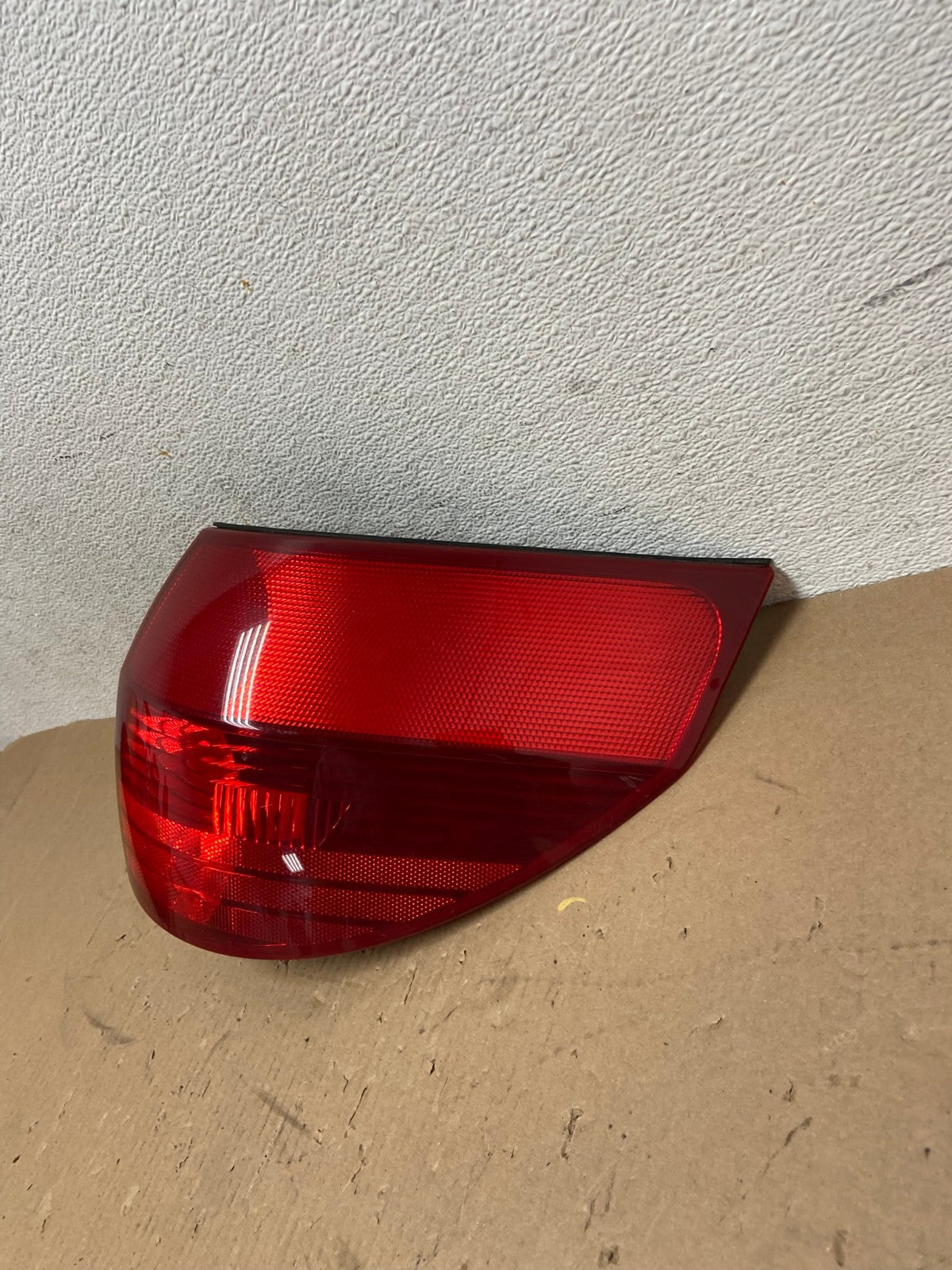 2004-2005 Toyota Sienna Right Passenger Rh Side Tail Light AD7728 LK1