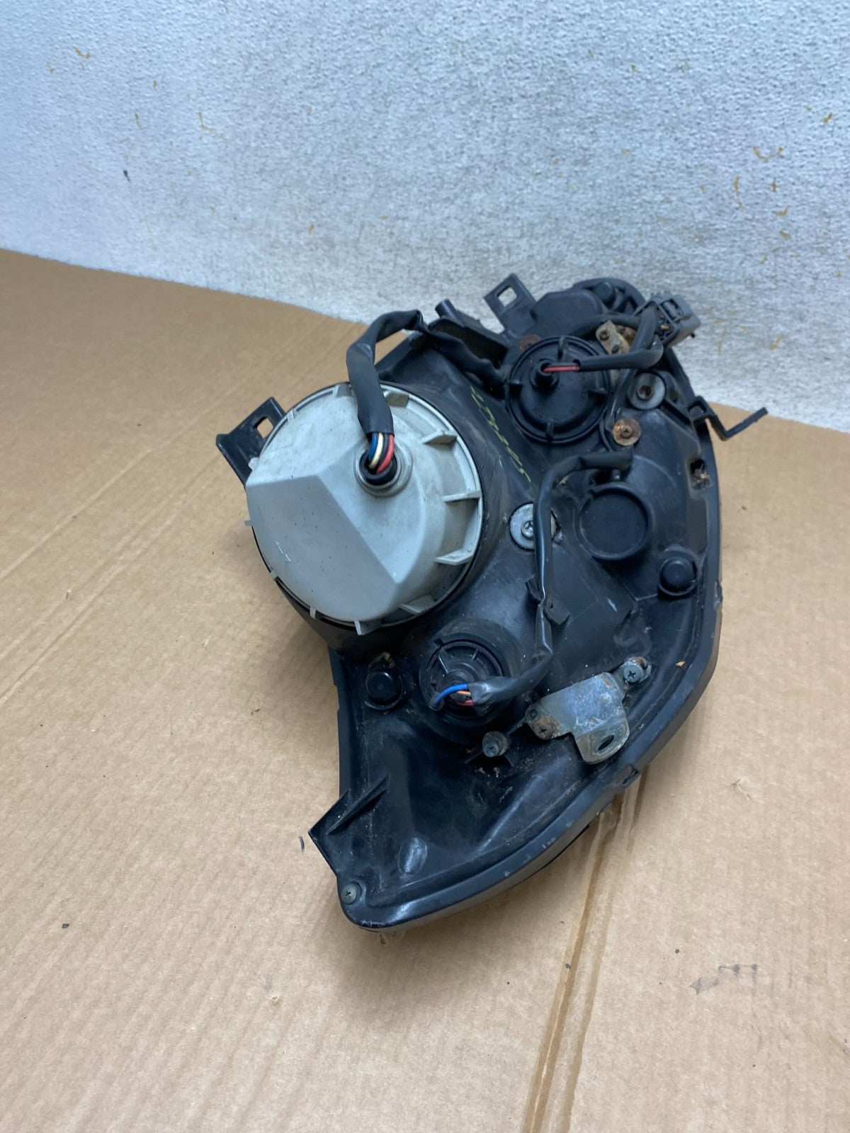 2004 2005 2006 Nissan Maxima Right Passenger Side Headlight Halogen AI3745 DW5