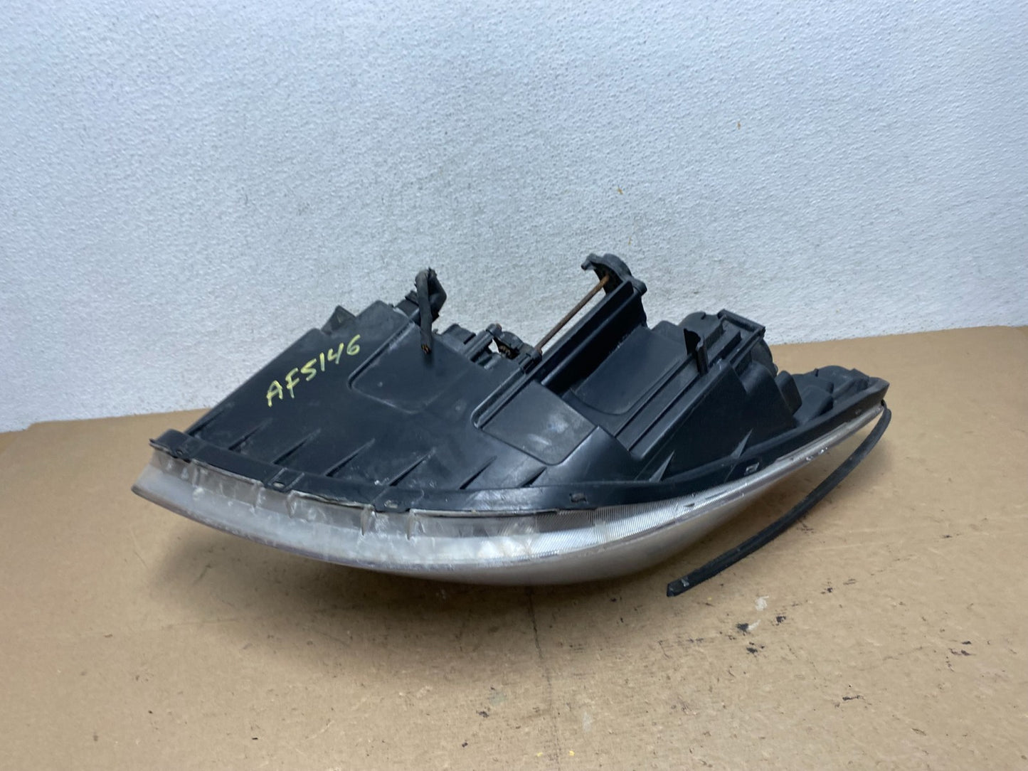 2007 to 2012 Hyundai Veracruz Right Passenger RH Headlight Halogen AF5146 DW7
